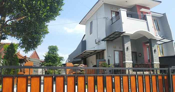 Bên ngoài Lodji Puruhita Homestay Syariah