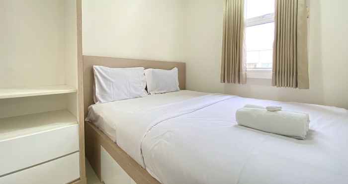 Kamar Tidur Artsy 2BR at Parahyangan Residence Apartment By Travelio