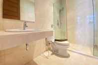 In-room Bathroom Cozy 2BR at Dago Butik Apartment By Travelio