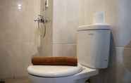 Toilet Kamar 5 Comfort and Nice 2BR at Serpong Garden Apartment By Travelio