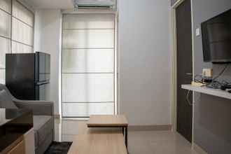 Common Space 4 Comfort and Nice 2BR at Serpong Garden Apartment By Travelio