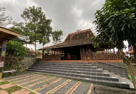 Luar Bangunan Kangen Oemah Kayoe