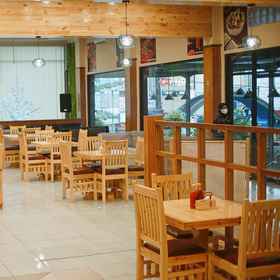 Restaurant 1 Hayyu Apartemen, Banjar Fried Chicken Hotels