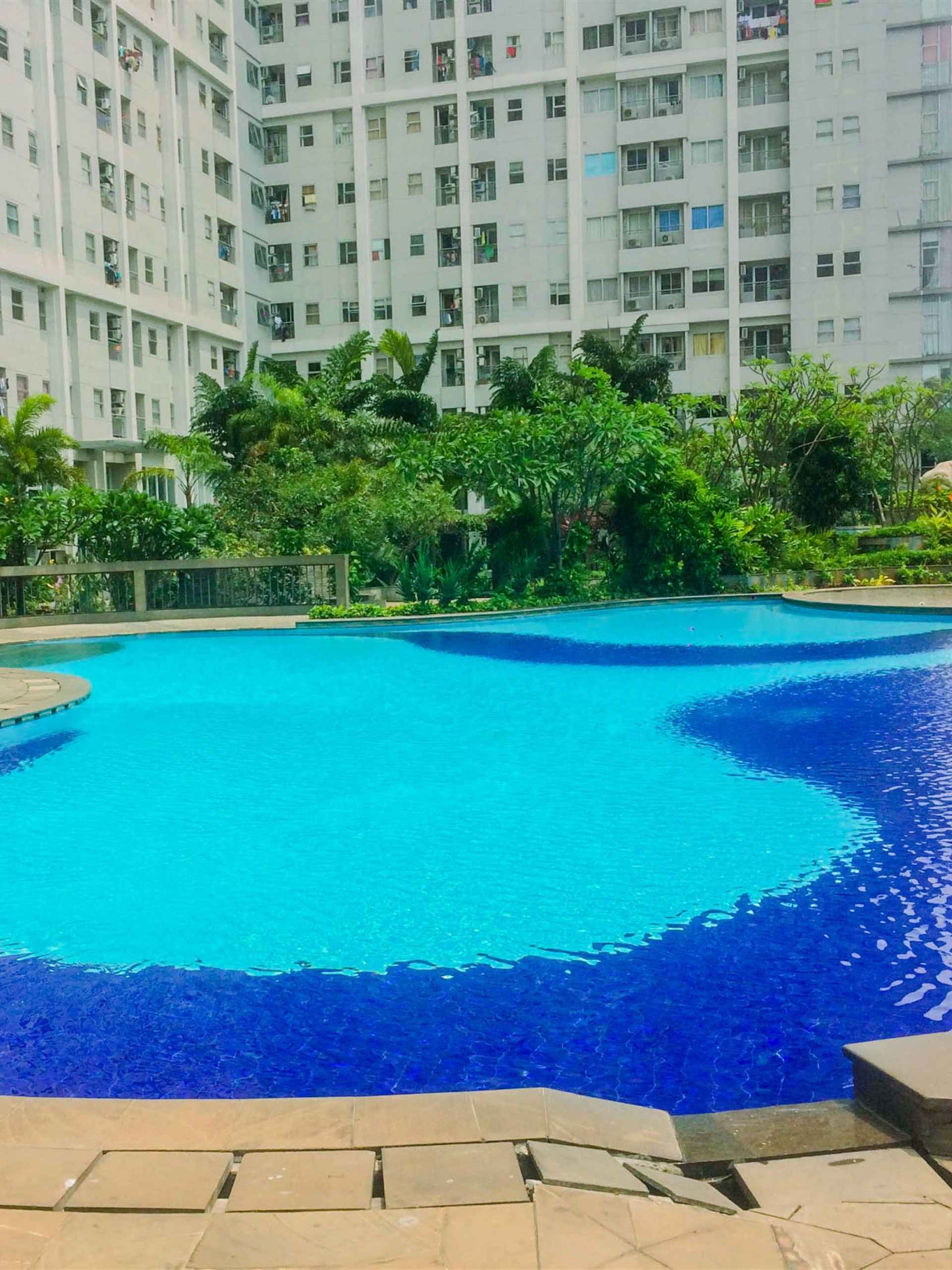 Swimming Pool Homey and Warm Studio at Seasons City Latumenten Apartment By Travelio