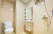 Toilet Kamar 4 Nice View 1BR at Parahyangan Residence Bandung Apartment By Travelio