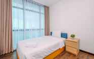 Kamar Tidur 4 Elegant 3BR Veranda Residence at Puri By Travelio Premium