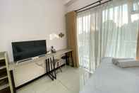 Common Space Cozy Living Studio Apartment at Gateway Pasteur By Travelio
