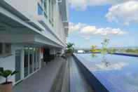 Swimming Pool Simply and Comfort Studio Room at Mataram City Apartment By Travelio