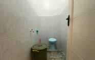 ห้องน้ำภายในห้อง 6 Fathiyya Homestay