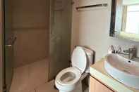 Toilet Kamar Qnmrooms at Treepark City