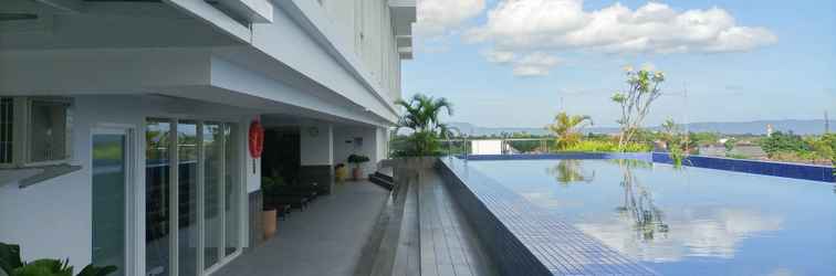 Lobby Comfy and Elegant Studio Mataram City Apartment By Travelio