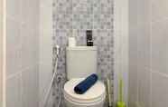 Toilet Kamar 5 New and Nice Studio at Tokyo Riverside PIK 2 Apartment By Travelio