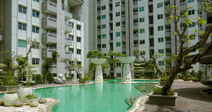 Swimming Pool Cozy and Comfort 1BR at Sky Terrace Apartment By Travelio