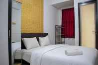 Kamar Tidur Nice and Fancy Studio Room at Transpark Cibubur Apartment By Travelio