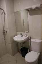 Toilet Kamar 4 Raising Hotel Makassar 