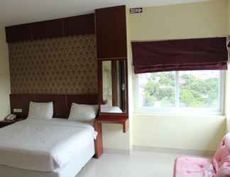 Bilik Tidur 2 Raising Hotel Makassar 