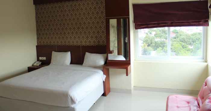 Kamar Tidur Raising Hotel Makassar 