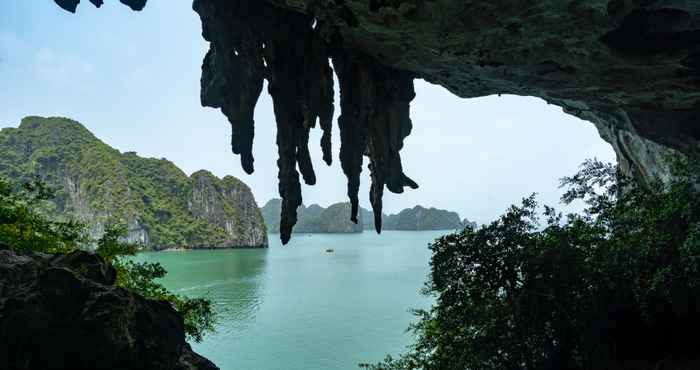 Nearby View and Attractions Halong Fantasea Cruise