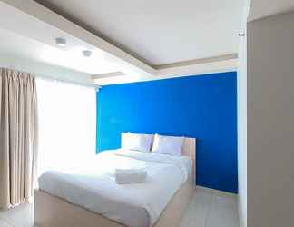Bedroom 2 Warm and Comfort Studio Room at Amethyst Kemayoran Apartment By Travelio