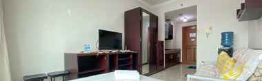 Ruang untuk Umum 2 Spacious Minimalist Studio Room at Apartment Galeri Ciumbuleuit 1 By Travelio