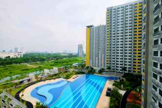 สระว่ายน้ำ 4 Simply and Comfort Studio Springlake Summarecon Bekasi Apartment By Travelio