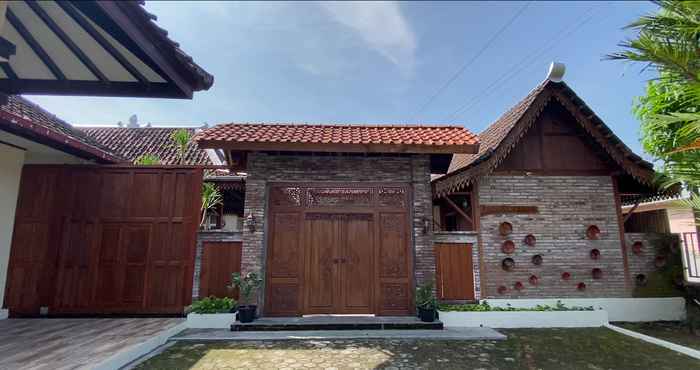 Exterior Dalem Jongke by Ubu Villa