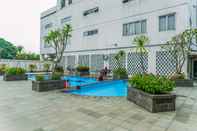 Kolam Renang Modern & Minimalist Staycation Newly Renovated Studio Apartment at Margonda Residence 3 By Travelio