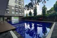 Swimming Pool Elegant and Nice Studio at Sunter Park View Apartment By Travelio