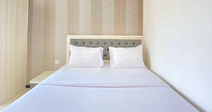 Kamar Tidur Serene and Cozy 2BR Apartment at Parahyangan Residence By Travelio