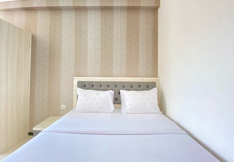Kamar Tidur Serene and Cozy 2BR Apartment at Parahyangan Residence By Travelio