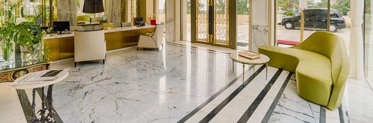 Lobby Emerald ArtDeco Apartment with Private Jacuzzi