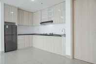 Ruang untuk Umum Nice and Spacious 2BR at Hillcrest House Apartment By Travelio