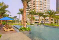 Swimming Pool 6 Elegant and Warm 1BR at Gold Coast Apartment By Travelio