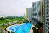 Swimming Pool Cozy Living Studio Room Apartment at Springlake Summarecon Bekasi By Travelio