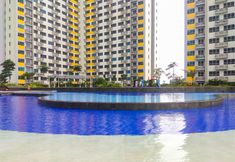 Swimming Pool 6 Cozy Living Studio Room Apartment at Springlake Summarecon Bekasi By Travelio