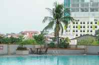 Kolam Renang Cozy Stay and Warm Studio Apartment Margonda Residence 2 By Travelio