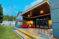 พื้นที่สาธารณะ De Black Challet Villa