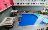 Kolam Renang 6 Nice and Fancy Studio at Green Pramuka City Apartment By Travelio