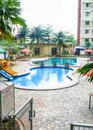 SWIMMING_POOL Comfort Studio Room Apartment at Kebagusan City By Travelio