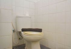 In-room Bathroom 5 Cozy Studio Apartment at Kebagusan City By Travelio