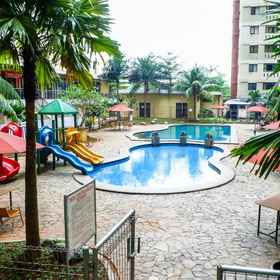 Swimming Pool 1 Cozy Studio Apartment at Kebagusan City By Travelio, Aula Zimah Hotels