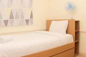 Kamar Tidur 4 Comfort and Simple 2BR at Meikarta Apartment By Travelio