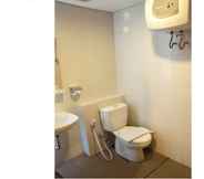 Toilet Kamar 4 SKYLAND CITY HOTEL JATINANGOR 