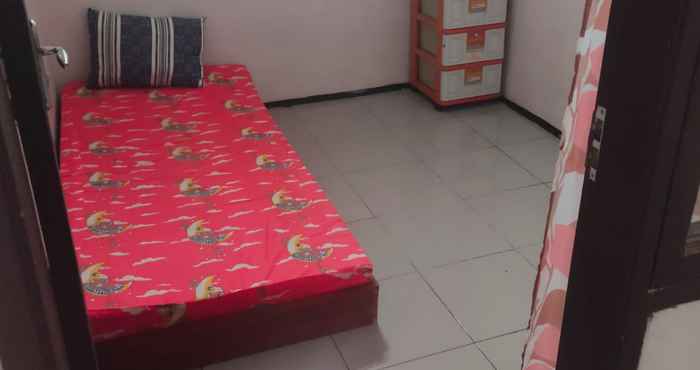 Kamar Tidur Kost Villa Putih Putri