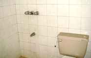 In-room Bathroom 3 Mang Ben Dormitory - Pasay