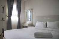 Bilik Tidur Minimalist 1BR at Atlanta Residences Apartment By Travelio 