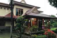 Exterior Villa Mawar Adinda