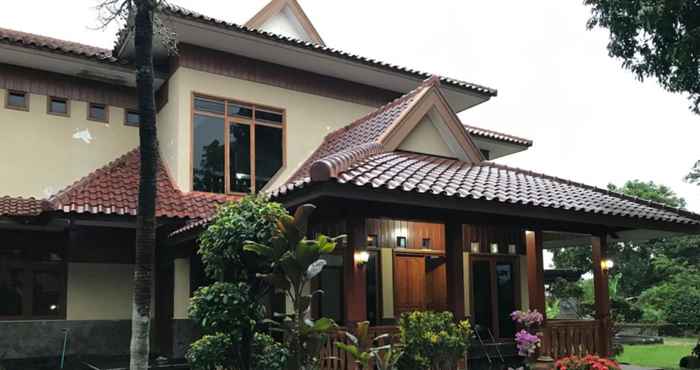 Exterior Villa Mawar Adinda