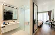 In-room Bathroom 4 Hotel Soleil Ha Long – Trademark Collection by Wyndham 