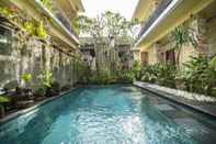 Swimming Pool Frog Homestay